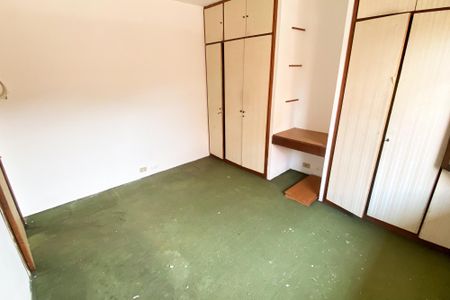 Casa à venda com 360m², 5 quartos e 8 vagas Casa à venda com 360m², 5 quartos e 8 vagasQuarto 1