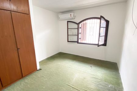 Casa à venda com 360m², 5 quartos e 8 vagas Casa à venda com 360m², 5 quartos e 8 vagasQuarto 2