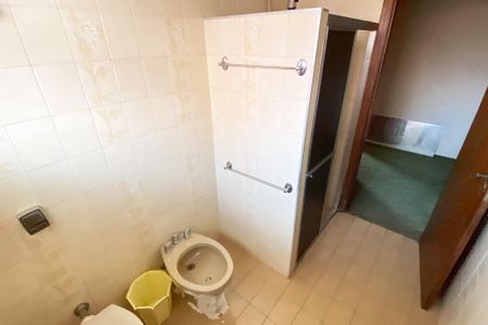 Casa à venda com 360m², 5 quartos e 8 vagas Casa à venda com 360m², 5 quartos e 8 vagasBanheiro Social 2