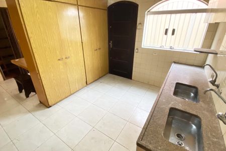 Casa à venda com 360m², 5 quartos e 8 vagas Casa à venda com 360m², 5 quartos e 8 vagasCozinha