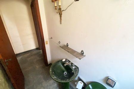 Casa à venda com 360m², 5 quartos e 8 vagas Casa à venda com 360m², 5 quartos e 8 vagasLavabo