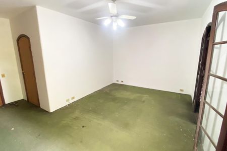 Casa à venda com 360m², 5 quartos e 8 vagas Casa à venda com 360m², 5 quartos e 8 vagasSuíte