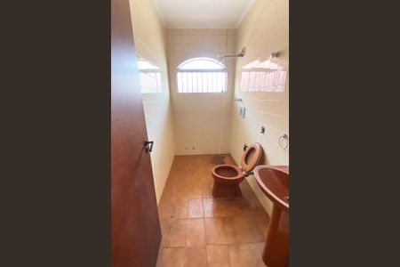 Casa à venda com 360m², 5 quartos e 8 vagas Casa à venda com 360m², 5 quartos e 8 vagasBanheiro Social 3