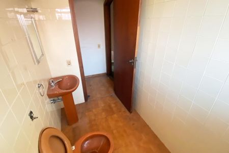 Casa à venda com 360m², 5 quartos e 8 vagas Casa à venda com 360m², 5 quartos e 8 vagasBanheiro Social 3