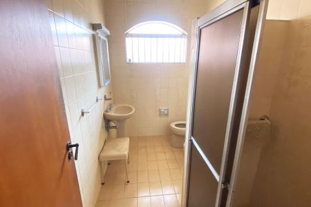 Casa à venda com 360m², 5 quartos e 8 vagas Casa à venda com 360m², 5 quartos e 8 vagasBanheiro Social 2