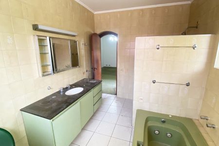 Casa à venda com 360m², 5 quartos e 8 vagas Casa à venda com 360m², 5 quartos e 8 vagasBanheiro da Suíte