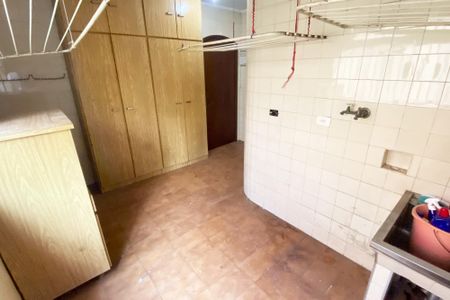 Casa à venda com 360m², 5 quartos e 8 vagas Casa à venda com 360m², 5 quartos e 8 vagasÁrea de Serviço