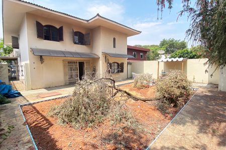 Casa à venda com 360m², 5 quartos e 8 vagas Casa à venda com 360m², 5 quartos e 8 vagasQuintal