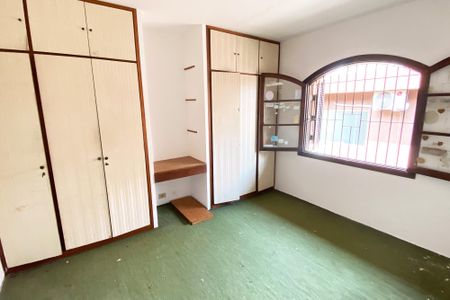 Casa à venda com 360m², 5 quartos e 8 vagas Casa à venda com 360m², 5 quartos e 8 vagasQuarto 1