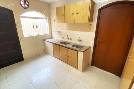 Casa à venda com 360m², 5 quartos e 8 vagas Casa à venda com 360m², 5 quartos e 8 vagasCozinha