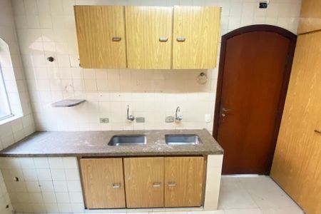 Casa à venda com 360m², 5 quartos e 8 vagas Casa à venda com 360m², 5 quartos e 8 vagasCozinha