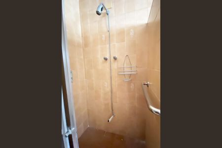 Casa à venda com 360m², 5 quartos e 8 vagas Casa à venda com 360m², 5 quartos e 8 vagasBanheiro Social 1