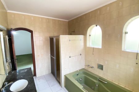 Casa à venda com 360m², 5 quartos e 8 vagas Casa à venda com 360m², 5 quartos e 8 vagasBanheiro da Suíte