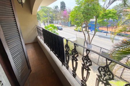 Casa à venda com 360m², 5 quartos e 8 vagas Casa à venda com 360m², 5 quartos e 8 vagasVaranda da Suíte