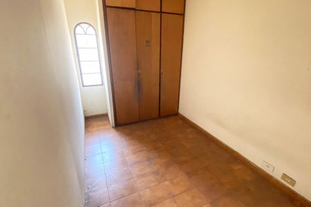 Casa à venda com 360m², 5 quartos e 8 vagas Casa à venda com 360m², 5 quartos e 8 vagasQuarto 4