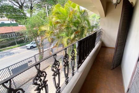 Casa à venda com 360m², 5 quartos e 8 vagas Casa à venda com 360m², 5 quartos e 8 vagasVaranda da Suíte