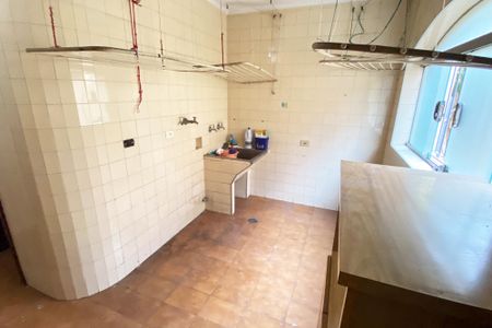 Casa à venda com 360m², 5 quartos e 8 vagas Casa à venda com 360m², 5 quartos e 8 vagasÁrea de Serviço