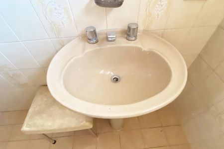 Casa à venda com 360m², 5 quartos e 8 vagas Casa à venda com 360m², 5 quartos e 8 vagasBanheiro Social 2