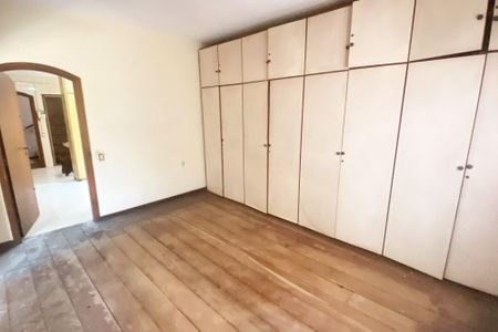 Casa à venda com 360m², 5 quartos e 8 vagas Casa à venda com 360m², 5 quartos e 8 vagasSala 2