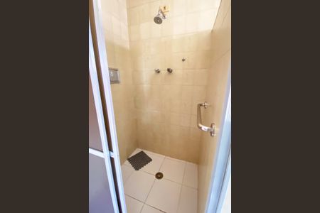 Casa à venda com 360m², 5 quartos e 8 vagas Casa à venda com 360m², 5 quartos e 8 vagasBanheiro da Suíte