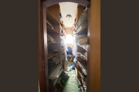 Casa à venda com 360m², 5 quartos e 8 vagas Casa à venda com 360m², 5 quartos e 8 vagascloset da Suíte