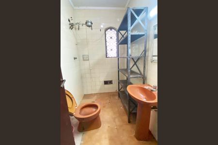 Casa à venda com 360m², 5 quartos e 8 vagas Casa à venda com 360m², 5 quartos e 8 vagasBanheiro de Serviço