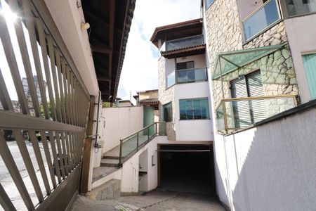 Casa à venda com 220m², 3 quartos e 4 vagasFachada