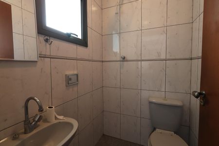 Casa à venda com 220m², 3 quartos e 4 vagasBanheiro de serviço