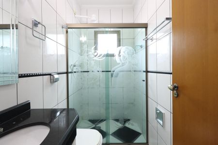 Casa à venda com 220m², 3 quartos e 4 vagasBanheiro da Suíte 2