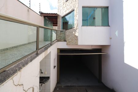 Casa à venda com 220m², 3 quartos e 4 vagasGaragem