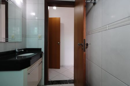 Casa à venda com 220m², 3 quartos e 4 vagasBanheiro da Suíte 1