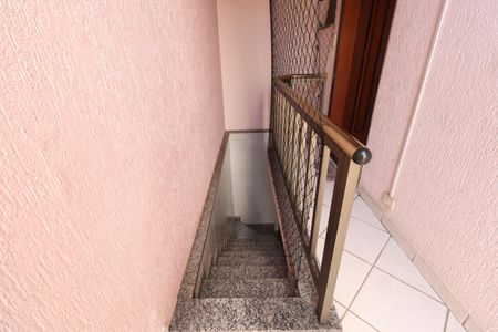 Casa à venda com 220m², 3 quartos e 4 vagasCorredor externo