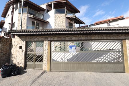 Casa à venda com 220m², 3 quartos e 4 vagasFachada + Placa