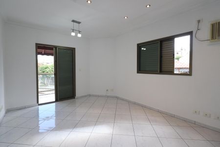 Casa à venda com 220m², 3 quartos e 4 vagasSuíte