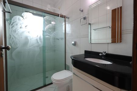 Casa à venda com 220m², 3 quartos e 4 vagasBanheiro da Suíte 1