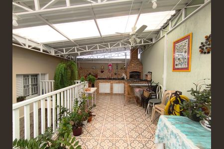 Casa à venda com 200m², 3 quartos e 2 vagasÁrea Externa