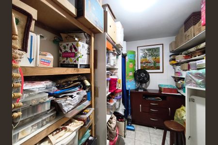 Casa à venda com 200m², 3 quartos e 2 vagasQuarto de Serviço