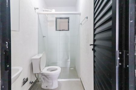 Banheiro de kitnet/studio para alugar com 1 quarto, 23m² em Jardim Ester, São Paulo