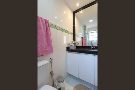 Apartamento à venda com 74m², 2 quartos e 2 vagasBanheiro da Suíte