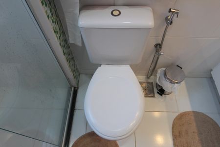 Apartamento à venda com 74m², 2 quartos e 2 vagasBanheiro da Suíte