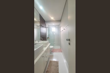 Apartamento à venda com 117m², 3 quartos e 3 vagas Apartamento à venda com 117m², 3 quartos e 3 vagasBanheiro da Suíte