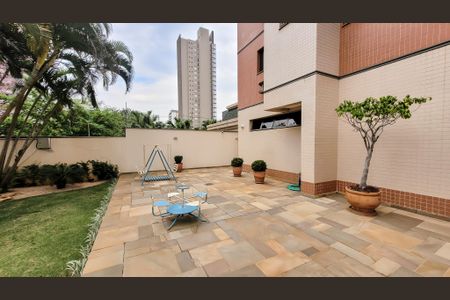 Apartamento à venda com 117m², 3 quartos e 3 vagas Apartamento à venda com 117m², 3 quartos e 3 vagasÁrea comum - Playground