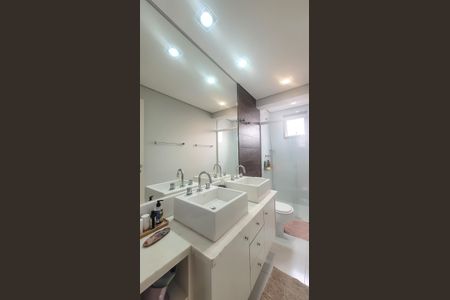 Apartamento à venda com 117m², 3 quartos e 3 vagas Apartamento à venda com 117m², 3 quartos e 3 vagasBanheiro da Suíte