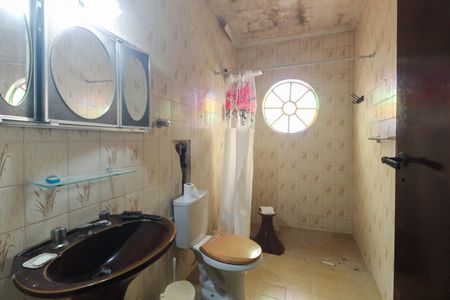 Casa à venda com 360m², 3 quartos e 3 vagas Casa à venda com 360m², 3 quartos e 3 vagasBanheiro Social