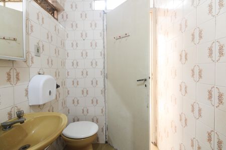 Casa à venda com 360m², 3 quartos e 3 vagas Casa à venda com 360m², 3 quartos e 3 vagasBanheiro da Edícula