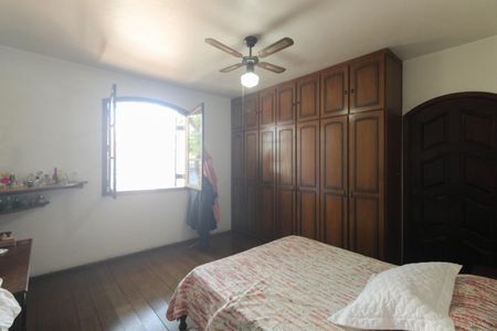 Casa à venda com 360m², 3 quartos e 3 vagas Casa à venda com 360m², 3 quartos e 3 vagasSuíte