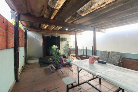 Casa à venda com 360m², 3 quartos e 3 vagas Casa à venda com 360m², 3 quartos e 3 vagasÁrea comum - Churrasqueira