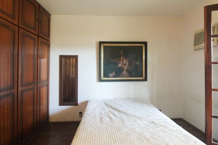 Casa à venda com 360m², 3 quartos e 3 vagas Casa à venda com 360m², 3 quartos e 3 vagasQuarto