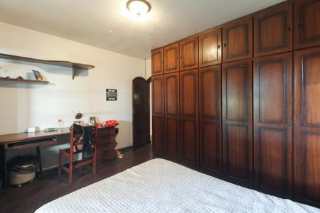 Casa à venda com 360m², 3 quartos e 3 vagas Casa à venda com 360m², 3 quartos e 3 vagasQuarto