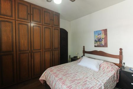 Casa à venda com 360m², 3 quartos e 3 vagas Casa à venda com 360m², 3 quartos e 3 vagasSuíte